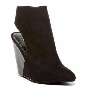 Charles by Charles David India Wedge Size: 7.5